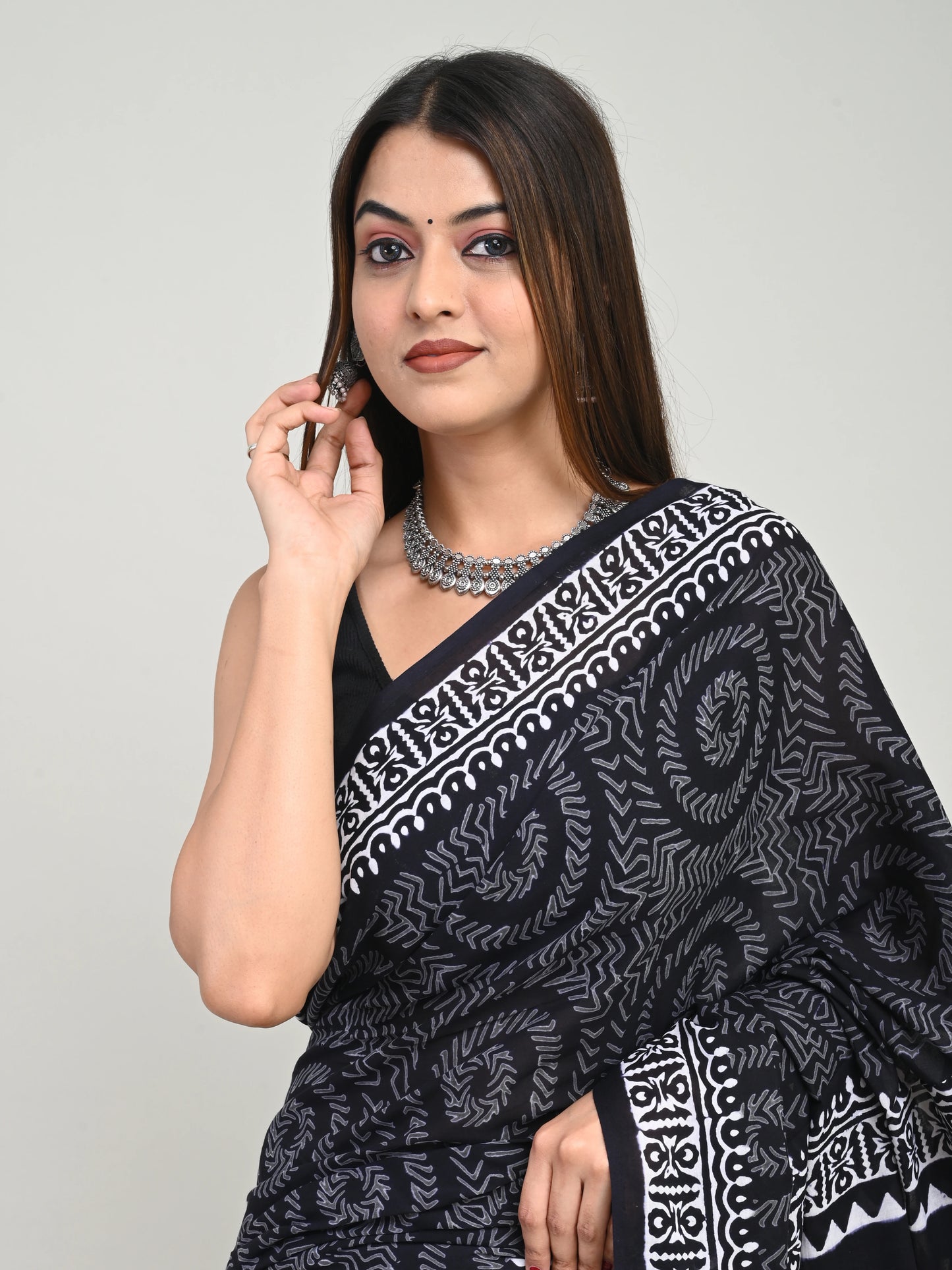 Hand Block Printed Mul Cotton Saree (Black)