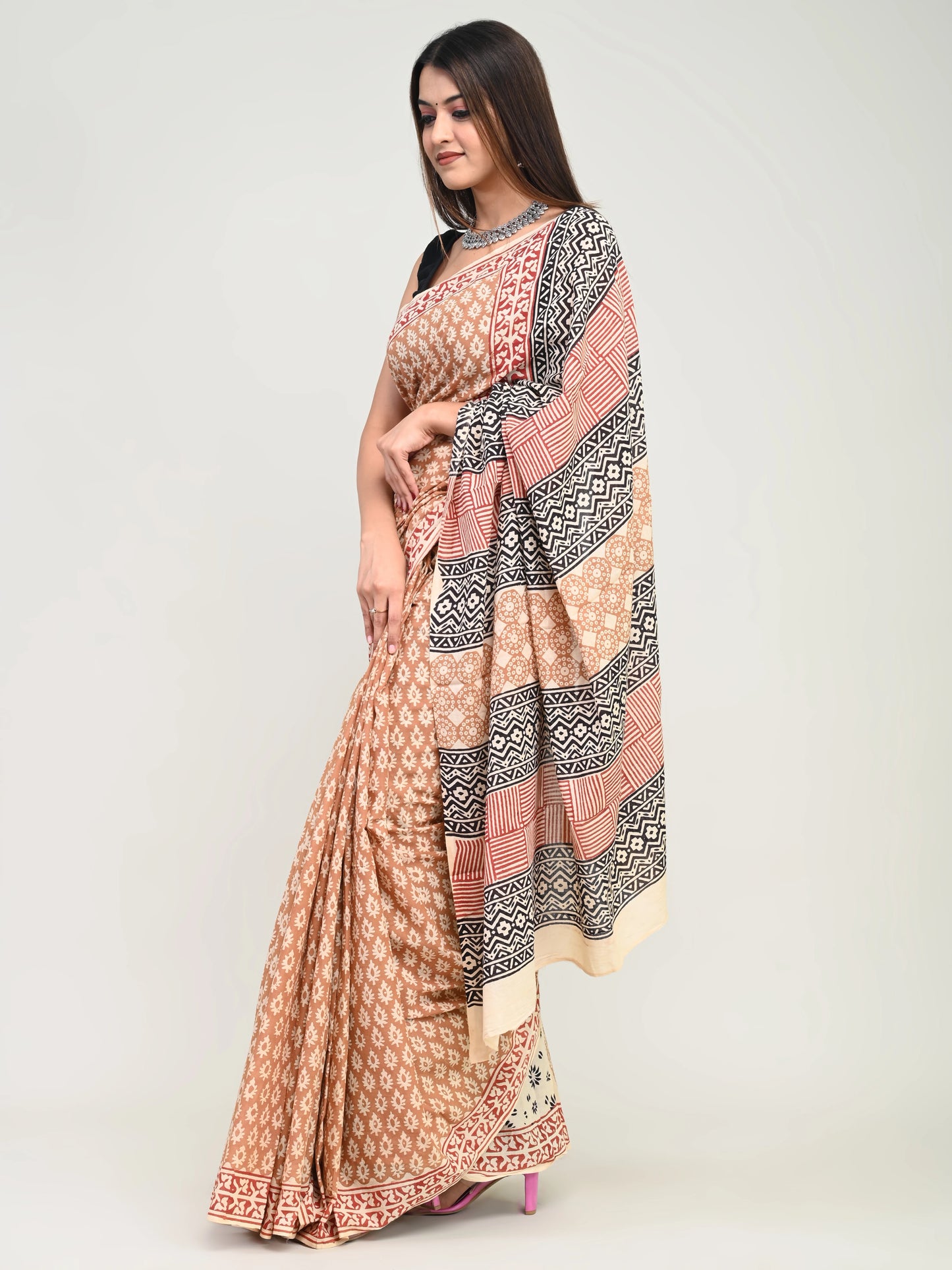 Hand Block Printed Mul Cotton Saree (Bagru Print)