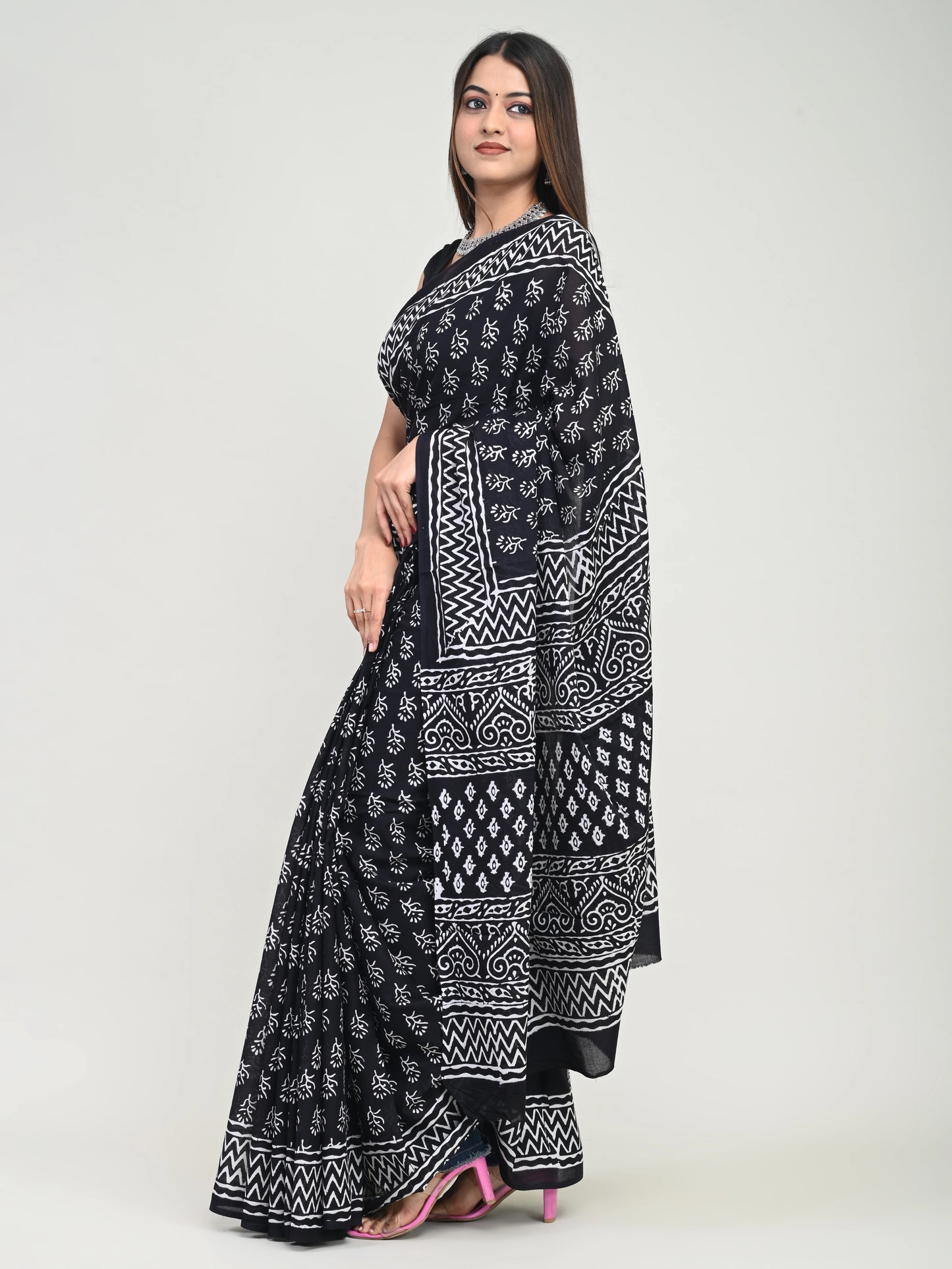 Hand Block Printed Mul Cotton Saree (Black)