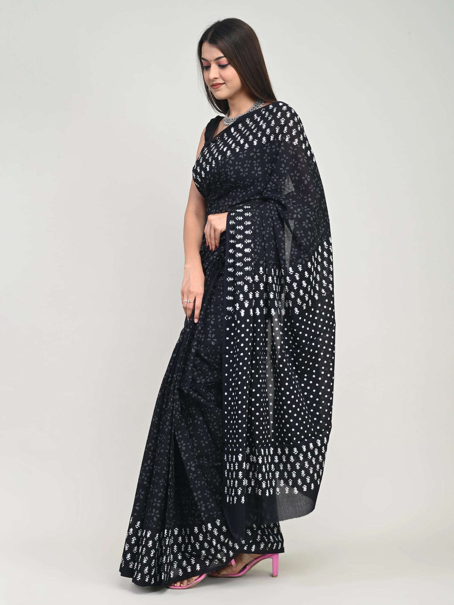 Hand Block Printed Mul Cotton Saree (Black & White)