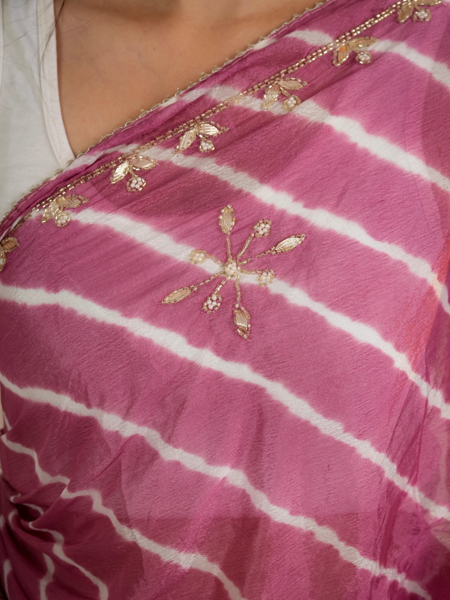 Mauve lehriya with hand work